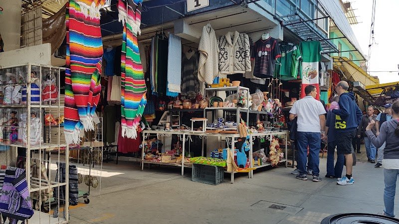 Mercado de Artesanías La Ciudadela, American in Colonia Centro
