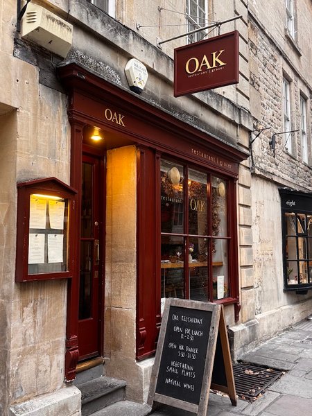 OAK Restaurant, British in 2 N Parade