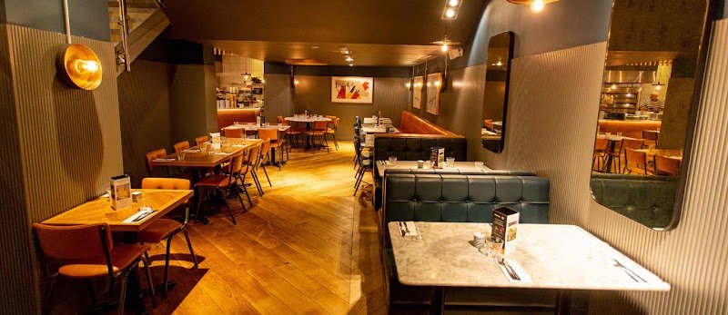 PizzaExpress, Pizza in 8 Southgate Pl