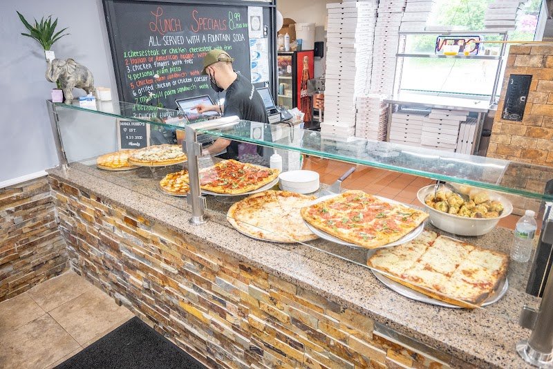 Mama Russo's Pizzeria, Pizza in Trevose